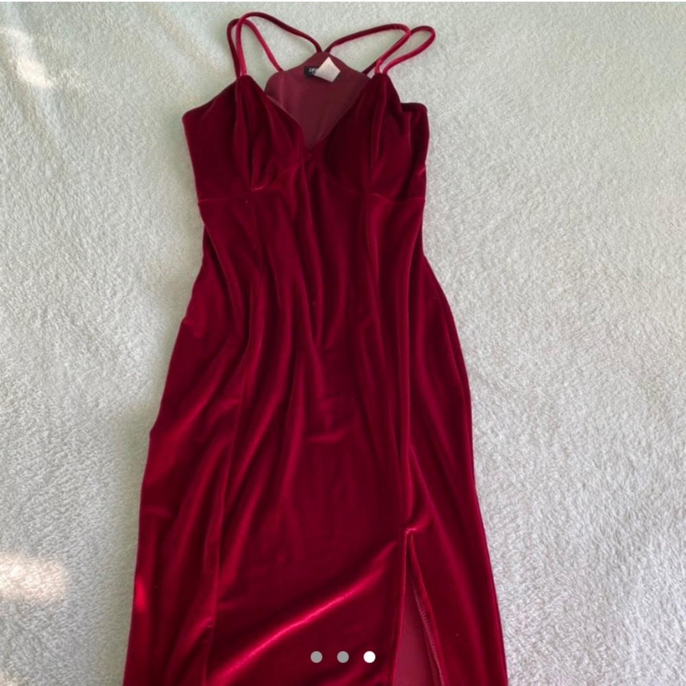 Red Dress - Picture 3 of 3